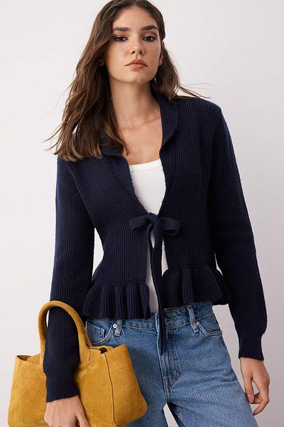 Trendyol Collection Navy Blue Crop V-Neck Soft Textured Flounced Knitwear Cardigan Twoaw26Hi00042