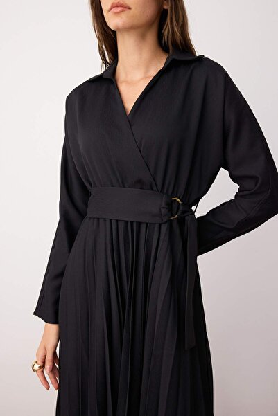 Trendyol Collection Černá sukně s páskem, plisované boho šaty s dvojitým límcem, maxi tkané šaty TWOAW25EL00234