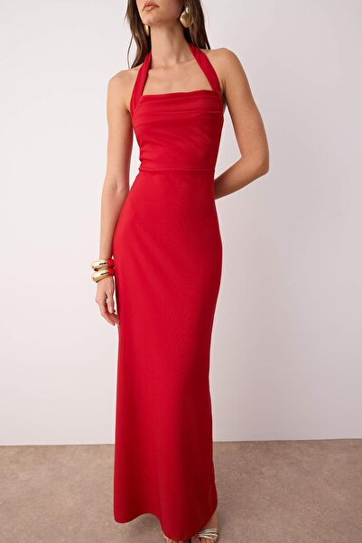 Trendyol Collection Piros testhezálló Degaje gallérral szőtt hosszú elegáns estélyi ruha TPRSS24AE00083