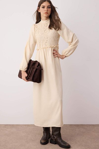 Trendyol Modest Gewebtes Kleid mit Stein-Guipure-/Fisto-Detail TCTAW24EB00110