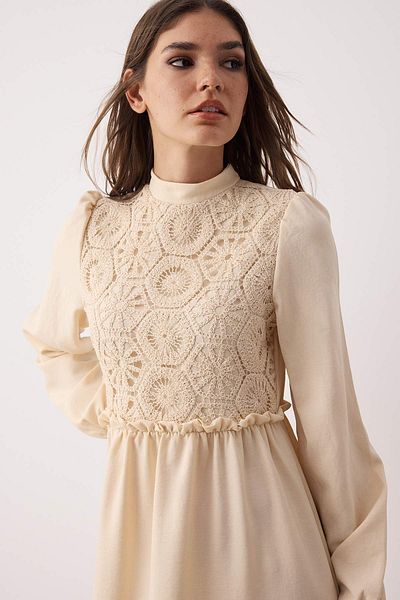 Trendyol Modest Gewebtes Kleid mit Stein-Guipure-/Fisto-Detail TCTAW24EB00110