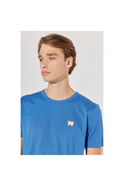 WRANGLER Ανδρικό μπλουζάκι με μπλε λαιμόκοψη μεσαίου βάρους