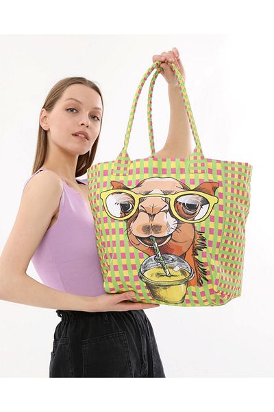 Bolder Daisy Green Checkered Giraffe Beach Bag