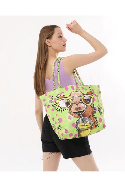 Bolder Daisy Green Giraffe Beach Bag