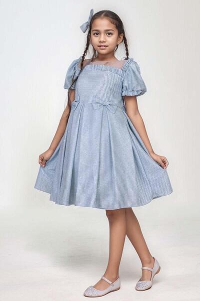 Riccotarz Κοριτσίστικο βραδινό φόρεμα με τετράγωνο γιακά, διάφανο τούλι, βολάν στους ώμους, λεπτομέρεια φιόγκου στη μέση, ασημί μπλε