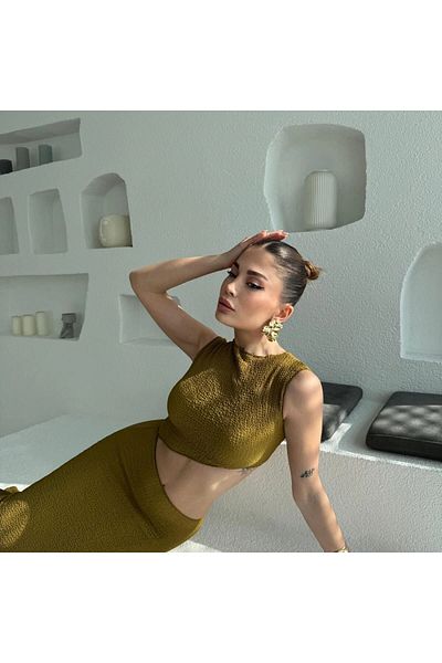 VibeGaia Rochie asimetrică verde ulei