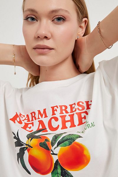 Arma Life Women's Peach Print Crew Neck Loose White T-Shirt