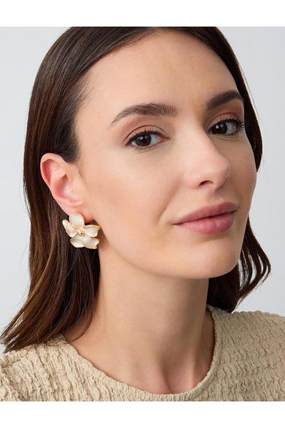 Jimmy Key Minimal Earrings with White Flower Figure