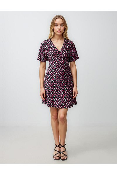 Jimmy Key Pink comfortable cut v neck short sleeve pattern mini knitted dress
