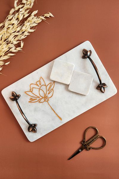 ioadesign Lotus - Λεπτός μαρμάρινος δίσκος αρραβώνων με 2 αφαιρούμενα δαχτυλίδια (χρώμα μπρονζέ)