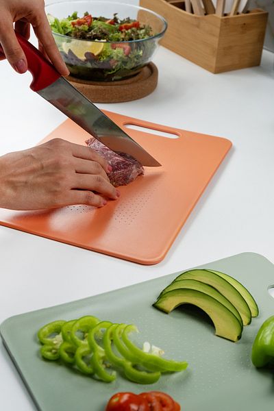 netteucuzluk Hanging 2-Piece Cutting Board Inside Cabinet Above Counter