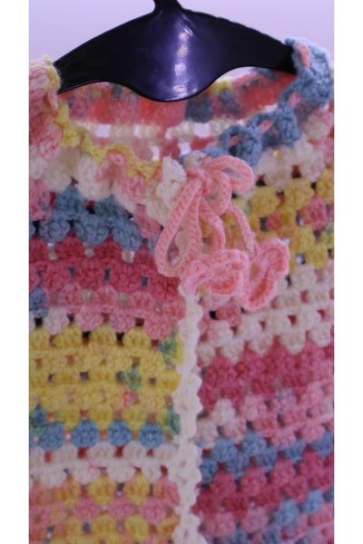 Mersin Alzheimer Derneği Çok Renli El Örgüsü Bebek Yelek Uzunluk:30 cm En 26 cm