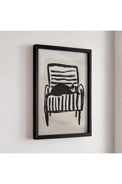HİGUERA Pisica neagră înclinată în fotoliu - Pictură murală modernă și elegantă cu cadru din lemn natural