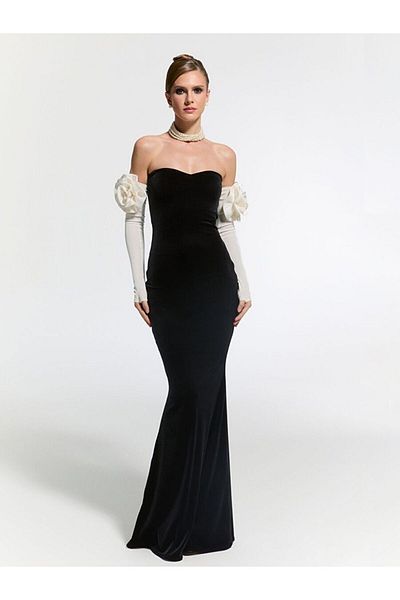 Nur Karaata Windsor Gown