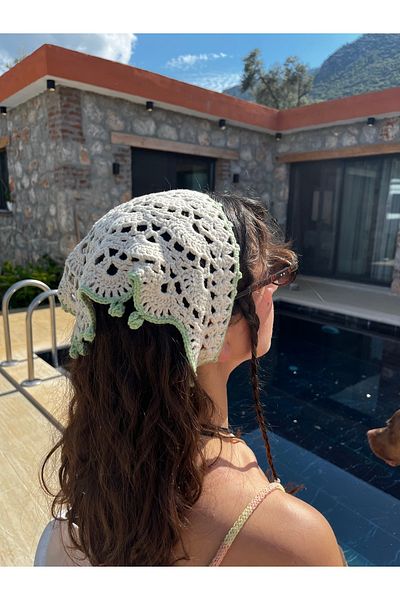 RA Design Hand-knitted bandana