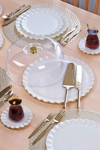 Glore Solid Cream Wavy Gold Gilded Glass Cake Dish