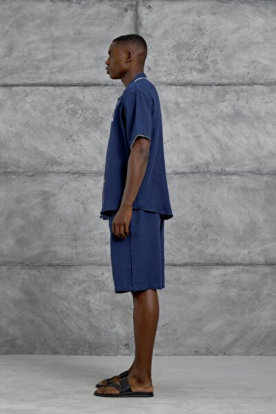 NOMARC Синя сорочка з коротким рукавом та вишивкою у вигляді листя