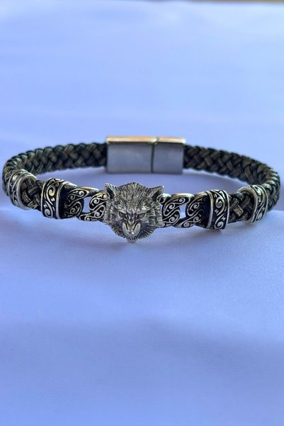 Begondio Genuine Leather Men's Bracelet Made with Wolf Figure Handcrafted