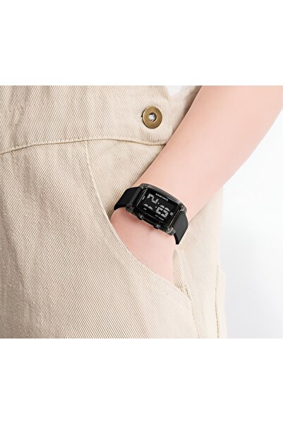 Naviforce Digital Sports Watch – 26mm LCD Display, Silicone Strap, 5ATM Waterproof, Date & Time Display