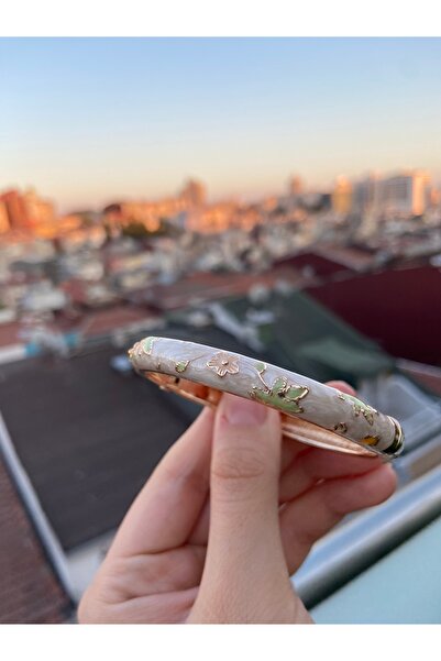 Anetta Jewelry Beyaz renk işlemeli kadın çelik kararmaz kelepçe bileklik