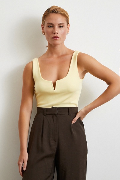 Never more V Iron Ball Yellow