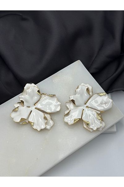 Duéra Brand Model Design Stylish Earrings with White Enameled Flower Figures