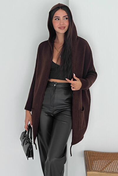 FEMELLE Women's Brown Bat Sleeve Double Pocket Hooded Loose Oversized Standard Size Knitwear Cardigan