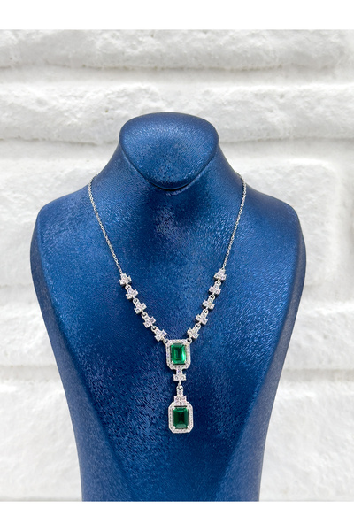 Livora Jewelry Özel Tasarım Zümrüt Taşlı V Model Kadın Gümüş Kolye