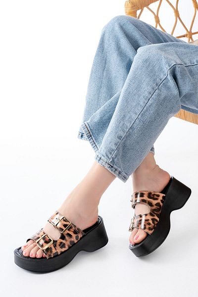 Aymood 24414-574 Γυναικείες παντόφλες Leopard Patent Leather Daily Buckle Wedge Heel