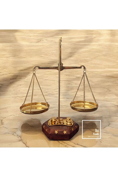 77 Balaton 50g Yıldız İşlemeli Pirinç Adalet Terazisi – Ahşap Tabanlı Hukuk Ofisi Hediyesi Avukata Özel