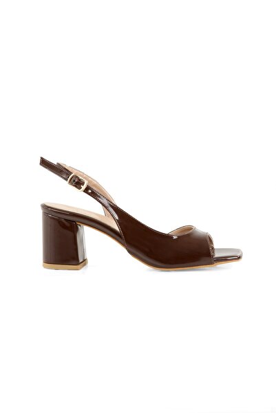 Modabuymus Кафяви сандали от лачена кожа Nino с дебел ток и плосък връх