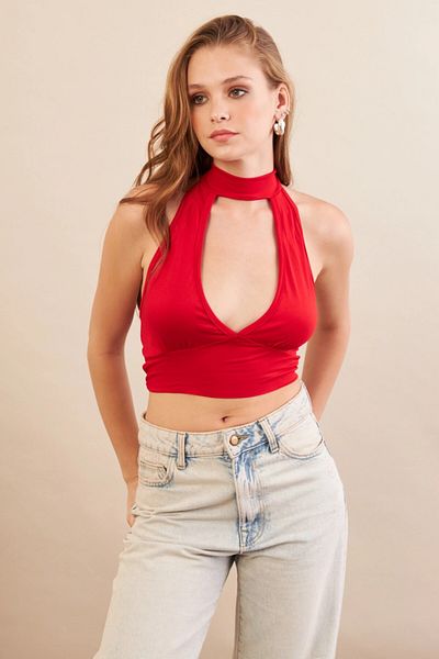 Cool & Sexy Women's Red Back Detailed Windowed Crop Blouse Ey3108