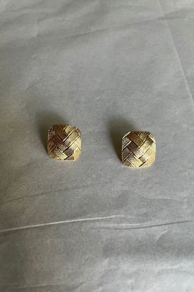 stravis Gold Color Patterned Square Earrings