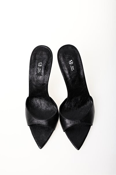 5in1Canpolat Μαύρες μυτερές παντόφλες με τακούνι 25157