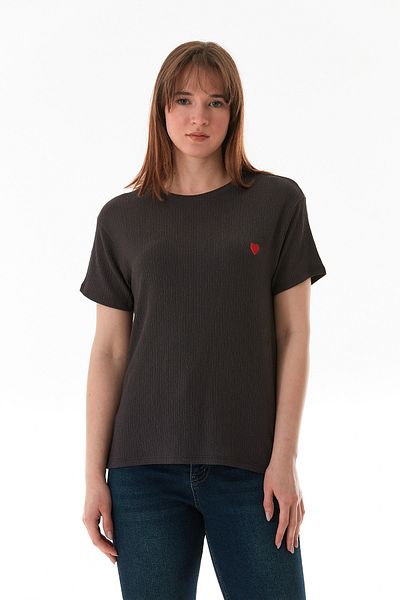 Fulla Moda Heart Embroidered Wrinkle Fabric T-Shirt
