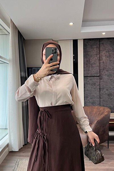 dubai showroom Yakası Broş Detaylı Gömlek Bej