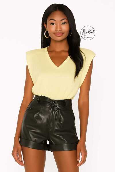 By Kul Design Γυναικεία υφασμάτινη μπλούζα με λευκή επένδυση με λαιμόκοψη σε σχήμα V