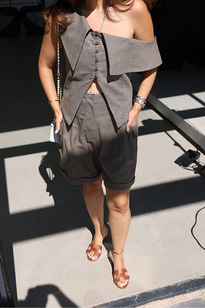 Özge Özgenç One Shoulder Cargo Pocket Linen Vest Shorts Set
