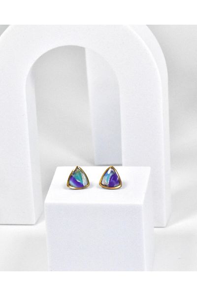 NARRU Handmade NARRU earrings, stylized triangle, purple, green, white and gold, Vasia