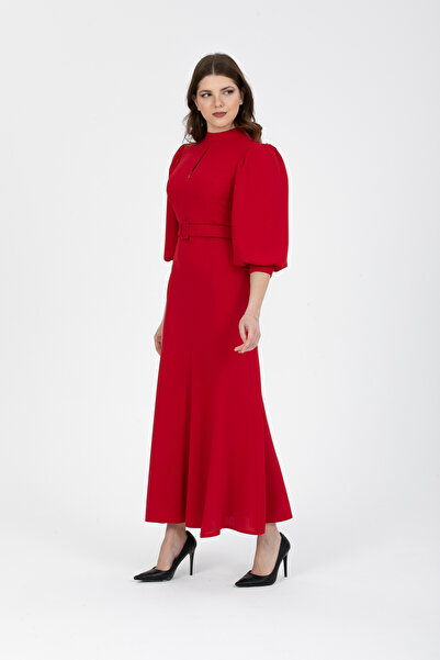 Stylish فستان ماكسي من الكريب باللون الأحمر بياقة مرتفعة (بحزام)