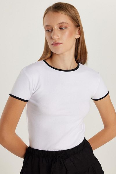 Tudors Tricou alb pentru femei, slim fit, din țesătură modală, cu mânecă scurtă, cu decolteu rotund