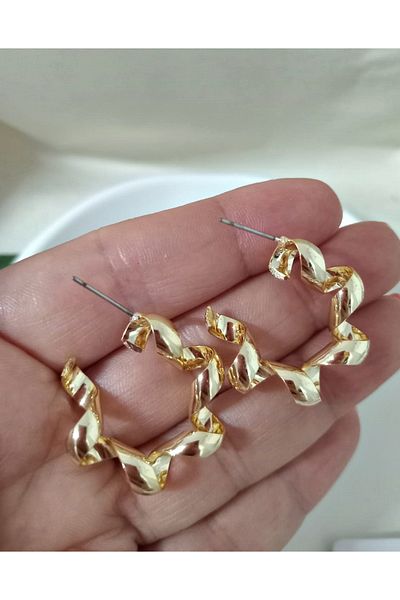 mos&more Gold Twisted Small Hoop Earrings