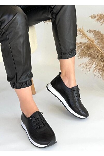 Saks Gardrop أحذية راقصة الباليه بالليزر ذات نعل مريح وناعم للاستخدام اليومي للنساء باللون الأسود