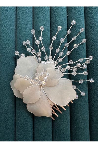 KREATIVA Comb with acrylic flower and faceted crystals