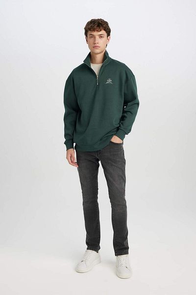 DeFacto Comfort Regular Fit Άνετη εφαρμογή με φερμουάρ Όρθιος γιακάς με στάμπα φούτερ C6132AX25SP
