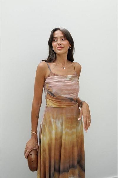 Havoş Rochie cu volan maro deschis cu model batik