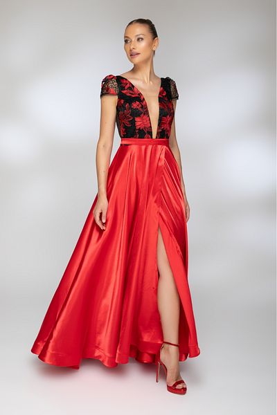 Atmosphere Fashion Long red dress with lace at the bust