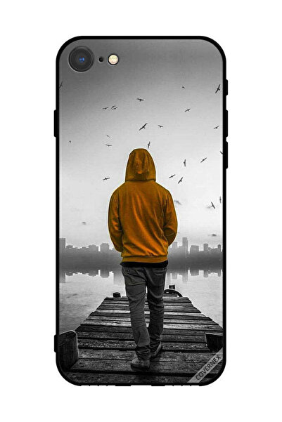 Covernex غطاء حماية لجهاز Apple iPhone SE (2022) - فتى حزين يمشي