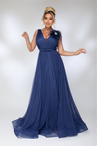 Atmosphere Fashion Rochie lungă din tul bleumarin și accesoriu din pene