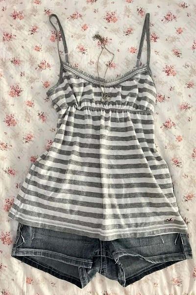 Karakedi Gray White Striped Loose Cut Y2K Strap Crop